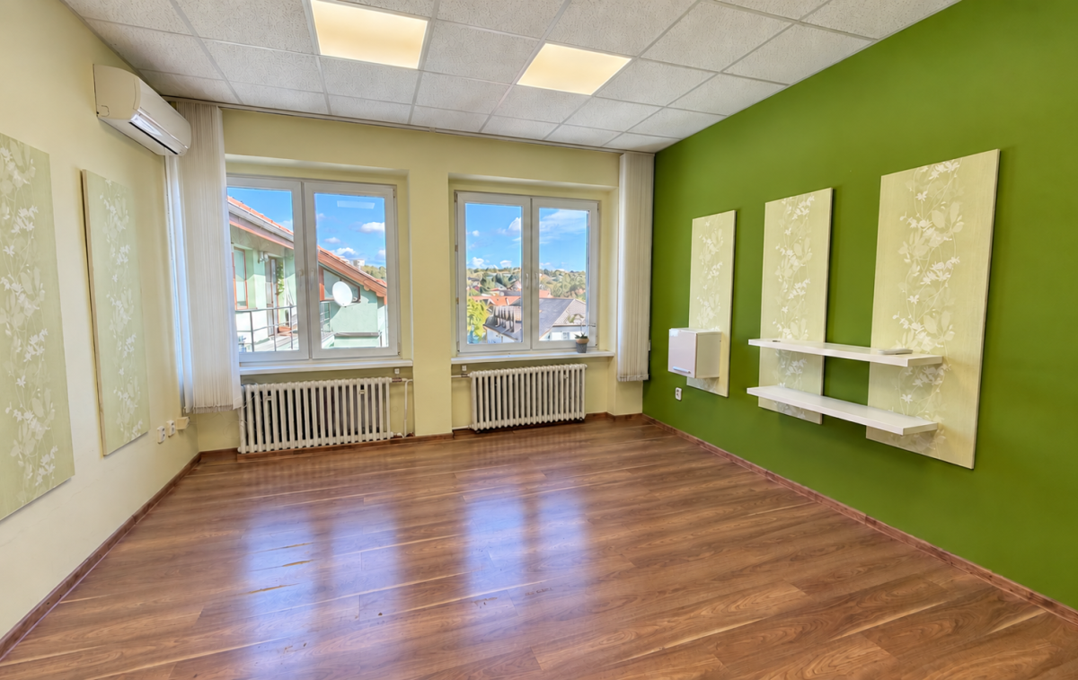 Dvojkancelária s  parkovaním v centre mesta Levice, Nám. E. M. Šoltésovej