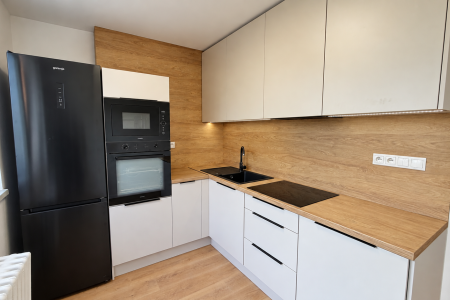 2-izbový byt po kompletnej rekonštrukcii s balkónom – Levice, Poľná ulica - 01_IMG_3554_1bfa6616281d151e67d5ff286a5d16e2