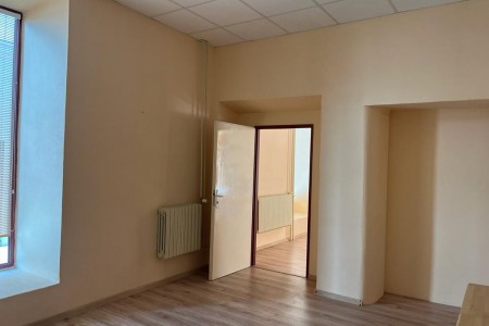 Klimatizovaný obchodný priestor na prízemí budovy - 01f3f407-8f3b-458e-8b9e-29758aaa8ffa_9bfc86ba0426faf8553342a67c6827df