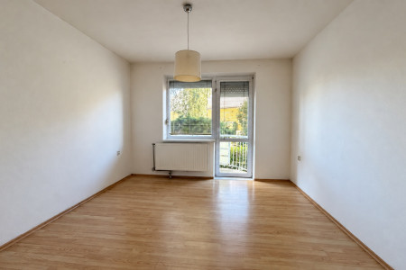 3-izbový byt s dvoma balkónmi a vlastným kúrením, Kozárovce - 03_izba_balkon_bd7debbd05b28d6fc6b116f60e80e981