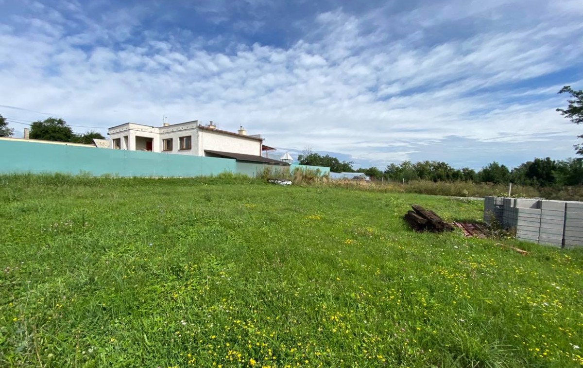 Na predaj stavebný pozemok v obci Lok