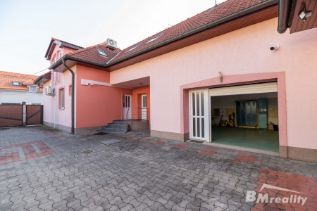 Rezervované - Nadštandardný, klimatizovaný 2 podlažný rodinný dom vhodný na bývanie aj podnikanie - 1LM_2209_43723bdbb7c726bdec9b36250a002a0c