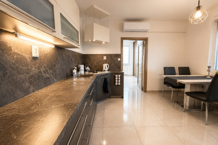 Priestranný kompletne zrekonštruovaný 3 izbový byt s balkónom - 1f3ef02727c5cf1a1cec4b4fdb6be251eefc4314d8250c17a095758419434da9_d5457e796c127be186e043bfe2d3b507
