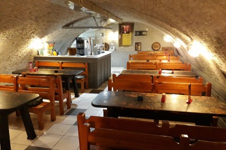 Prenájom baru v klembovej pivnici v centre mesta-  LEVICE - 20171222_111022_aaf329daf3b05415e19f1e8948a6d809