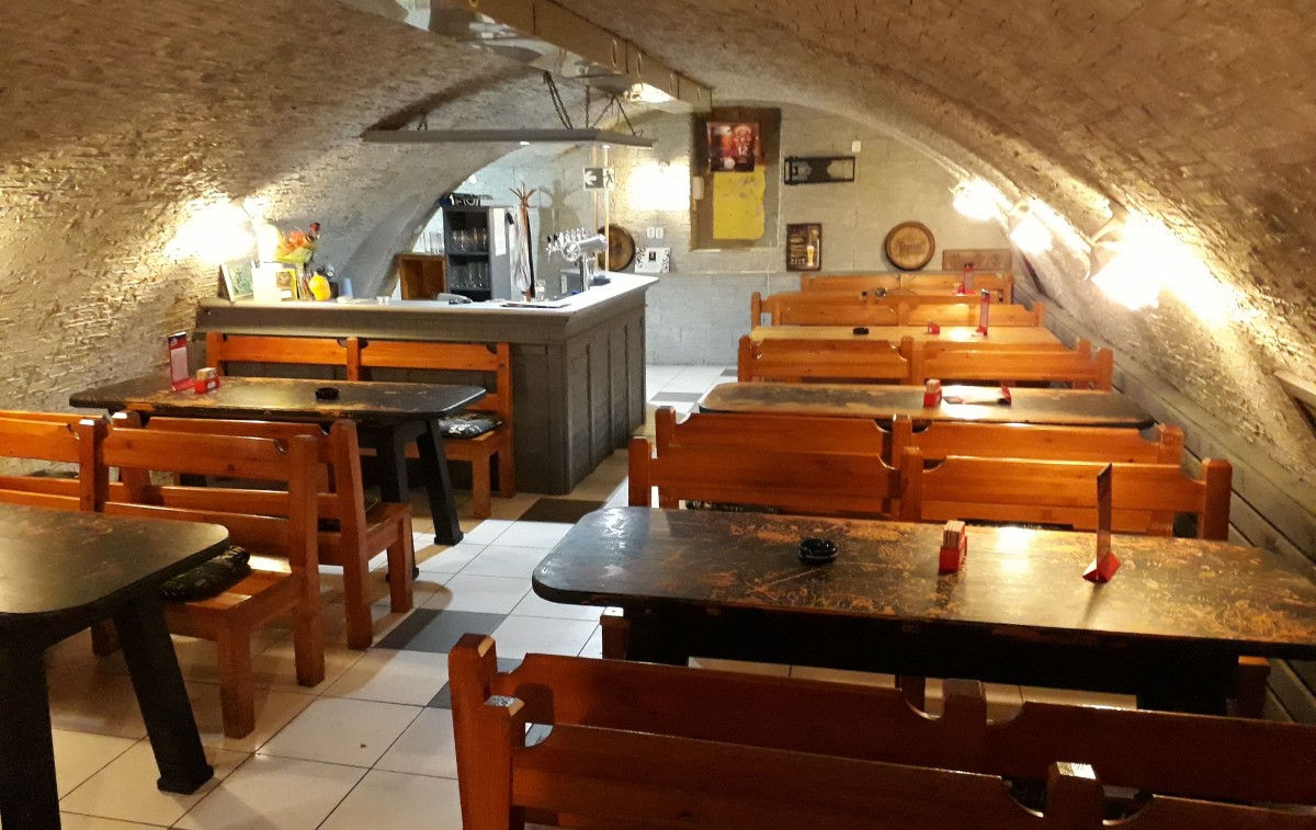 Prenájom baru v klembovej pivnici v centre mesta-  LEVICE