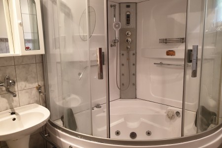 Na prenájom RD v lukratívnej lokalite centra mesta Levice - 20191006_164035_58af766aa9907e93e43c402b6f740c7e