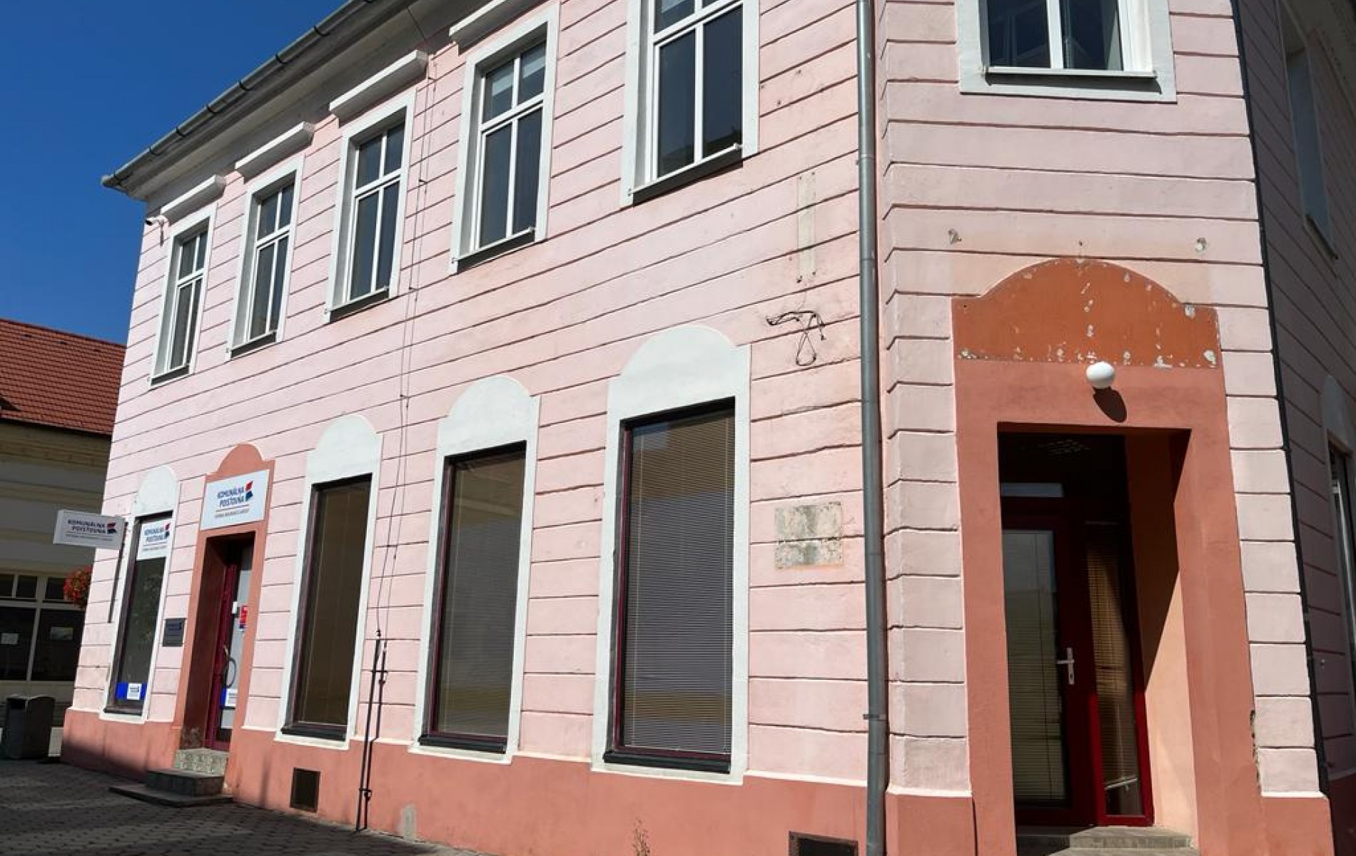 Klimatizovaný obchodný priestor na prízemí budovy