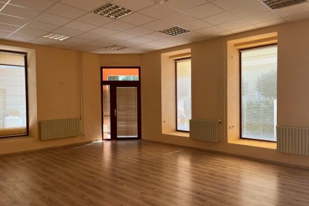 Klimatizovaný obchodný priestor na prízemí budovy - 3b663e92-c1db-440c-b94e-d0ff1cc431e0_c26aadde58c2c91ab9cffc982fe0e4f3