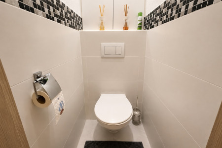 Priestranný kompletne zrekonštruovaný 3 izbový byt s balkónom - 3ff672f932460c80843c9db578d88d9e90be6c12ec79500a732de4ecdab4ad7e_139e208f41e4b8476a9812843a8da460