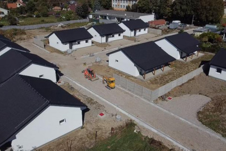 Rodinné domy na kľúč v „súkromnej“ lokalite v obci Júr nad Hronom - 5af76314-2a7b-4396-89f9-e70791b19914_9e250191d321361f8e1ab2748a136f16