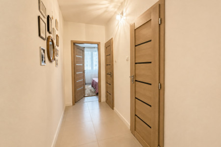 Priestranný kompletne zrekonštruovaný 3 izbový byt s balkónom - 5d44b6e3b4d42f09f65c88cd474cf48554282d8ce31e8ada2aa08644afe602d7_9b184ad0c54ee5676fb29649888b3f96