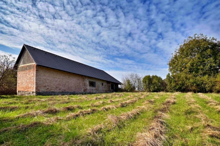 Štýlový rodinný dom/ chalupa pred dokončením v krásnej prírode - 7062b487-9b94-4b49-b5a9-155518bc1fe7_2_212730b1d3b96947e4e64ecf70d1ff67