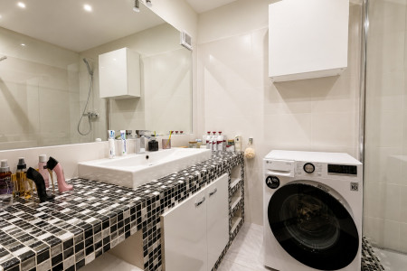 Priestranný kompletne zrekonštruovaný 3 izbový byt s balkónom - 8c77552f9a69f541770145f4b8698c3aadc9831d5dddca1c4bfdb02faa60a66d_241989920b6904e6fcf6f5668744092e
