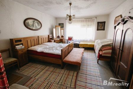Tradičný rodinný dom s veľkým pozemkom a ovocnou záhradou v Mytných Ludanoch - 9Z9A2499_ccda3ec86b7187633431a1c450affd1c