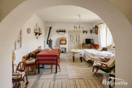 Tradičný rodinný dom s veľkým pozemkom a ovocnou záhradou v Mytných Ludanoch - 9Z9A2523_08938d67a1733270b6c9af88918ecf32