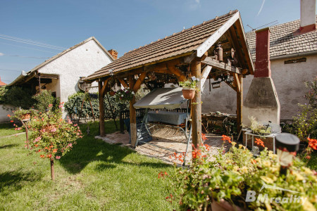 Tradičný rodinný dom s veľkým pozemkom a ovocnou záhradou v Mytných Ludanoch - 9Z9A2634_17f9f585289679eee878bc07529a8a8a