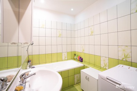 Zaobstarajte si tento útulný byt ktorý ponúka dostatok priestoru pre vaše rodinné pohodlie - BYT_LV-09_59f9a771b718a14ced498d12f2e89d77