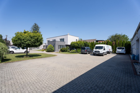 POLYFUNKČNÝ AREÁL S ADMINISTRATÍVOU, OBYTNOU ČASŤOU A SKLADOM  - DSC04073_5610c80d82f1ea7642098d6b9b858e7a