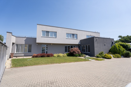 POLYFUNKČNÝ AREÁL S ADMINISTRATÍVOU, OBYTNOU ČASŤOU A SKLADOM  - DSC04094_231937528b3c71d5b3508a5a2ea332ac