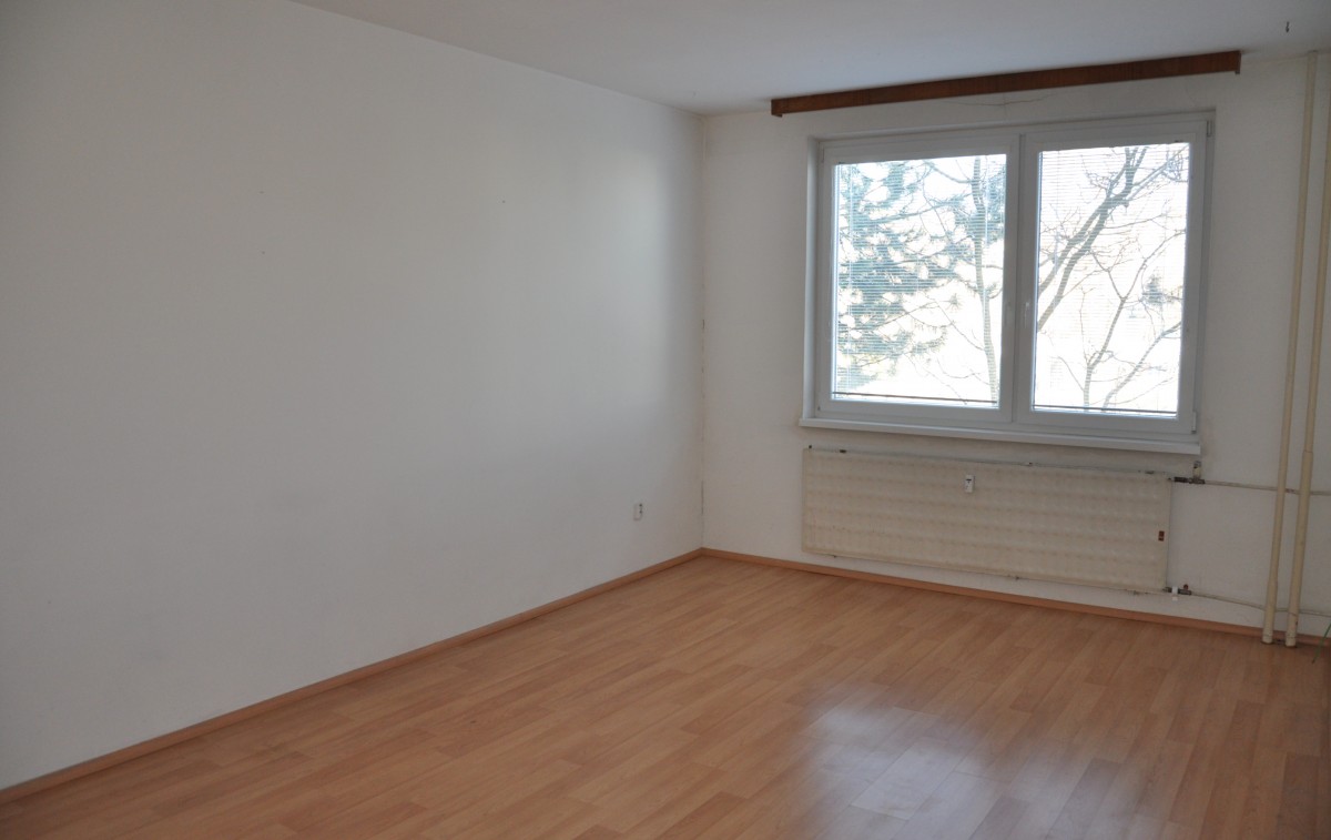 Na predaj veľký 3 izbový byt s balkónom 
