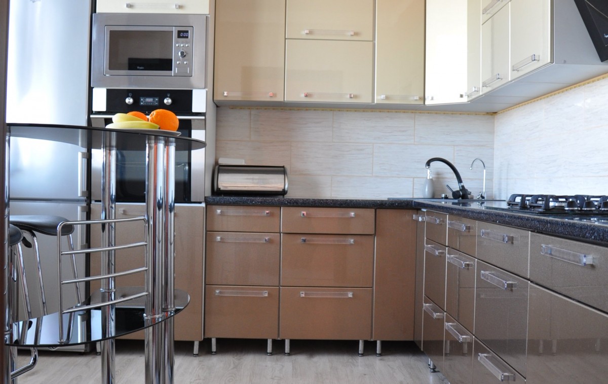 Rezervovaný klimatizovaný 3 izbový byt s balkónom v centre mesta