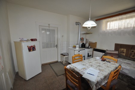 Na predaj rodinný dom s veľkým pozemkom  - DSC_0434_e25ba25b8ad12ea5b7fe7804662d74ac