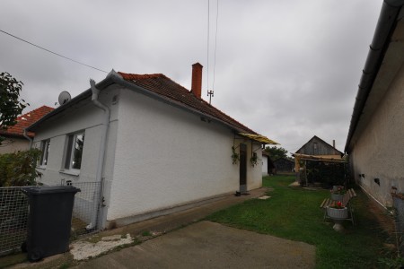 Na predaj rodinný dom s veľkým pozemkom  - DSC_0438_e9410384548de06cebbd77df62a1fe19