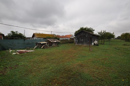 Na predaj rodinný dom s veľkým pozemkom  - DSC_0450_d2280acdb318e21a6bab2e0886311151