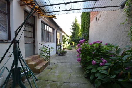 Na predaj rodinný dom vhodný aj na podnikateľské účely v centre mesta Levice - DSC_0475_c31c64dafdc35c2a1b2508ac8afb1f22