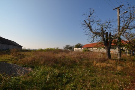 Pozemok v centre obce Hontianska Vrbica - DSC_1668_d1fc8fcdcfedc8020658e2bc67783a69