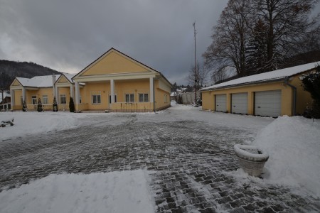 Viacúčelová budova vhodná na bývanie aj podnikanie -  Uhliská okr. Levice  - DSC_4279_1b20dbf2cdc9f362bd7e8a7f41eef85b