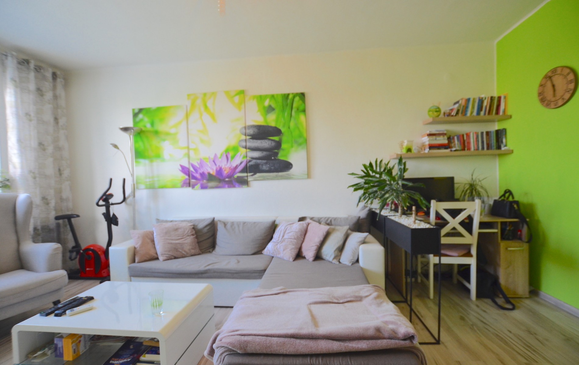 Na predaj 3 izbový byt s balkónom v centre mesta