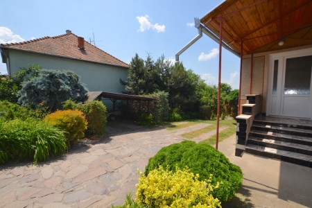 Na predaj rodinný dom s krásnou záhradou - Malý Kiar - DSC_5322_24189702283f9fa190a4d9893cf245a3