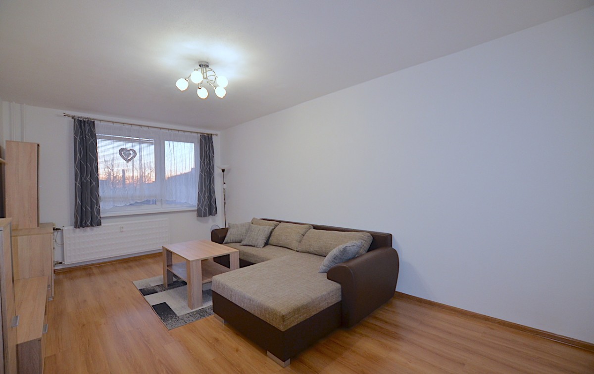 Na prenájom slnečný 4 izbový byt