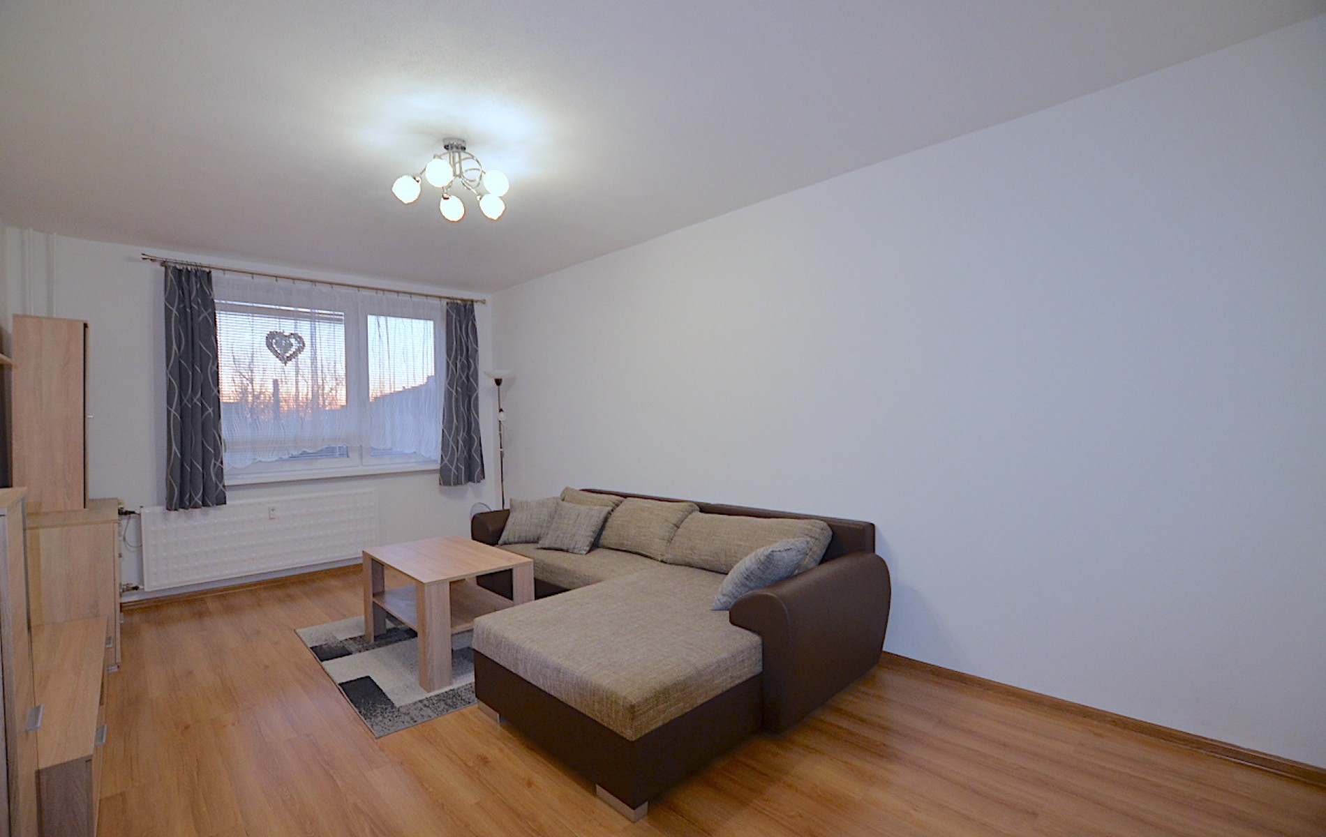 Na prenájom slnečný 4 izbový byt