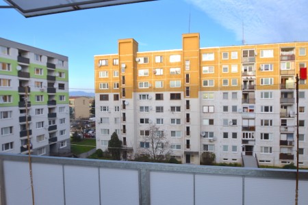 Veľkometrážny 4 izbový byt s balkónom v Leviciach - DSC_7413_0be9b4ff3970518a57a381d61b767b58