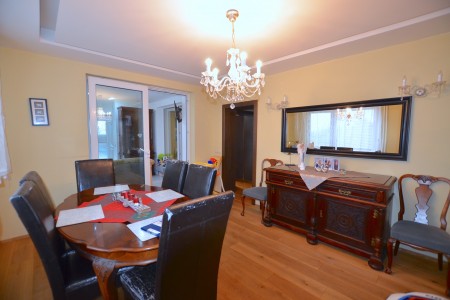 Na predaj rodinný dom v tichej časti mesta Levice - DSC_7570_0b7d68f1f20aea9e49cc425d16980593