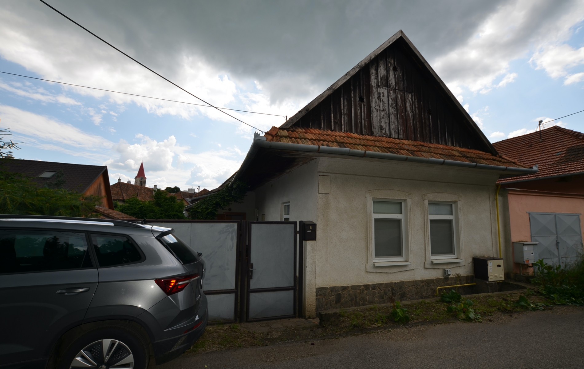 Vidiecky dom s potôčikom v Pukanci