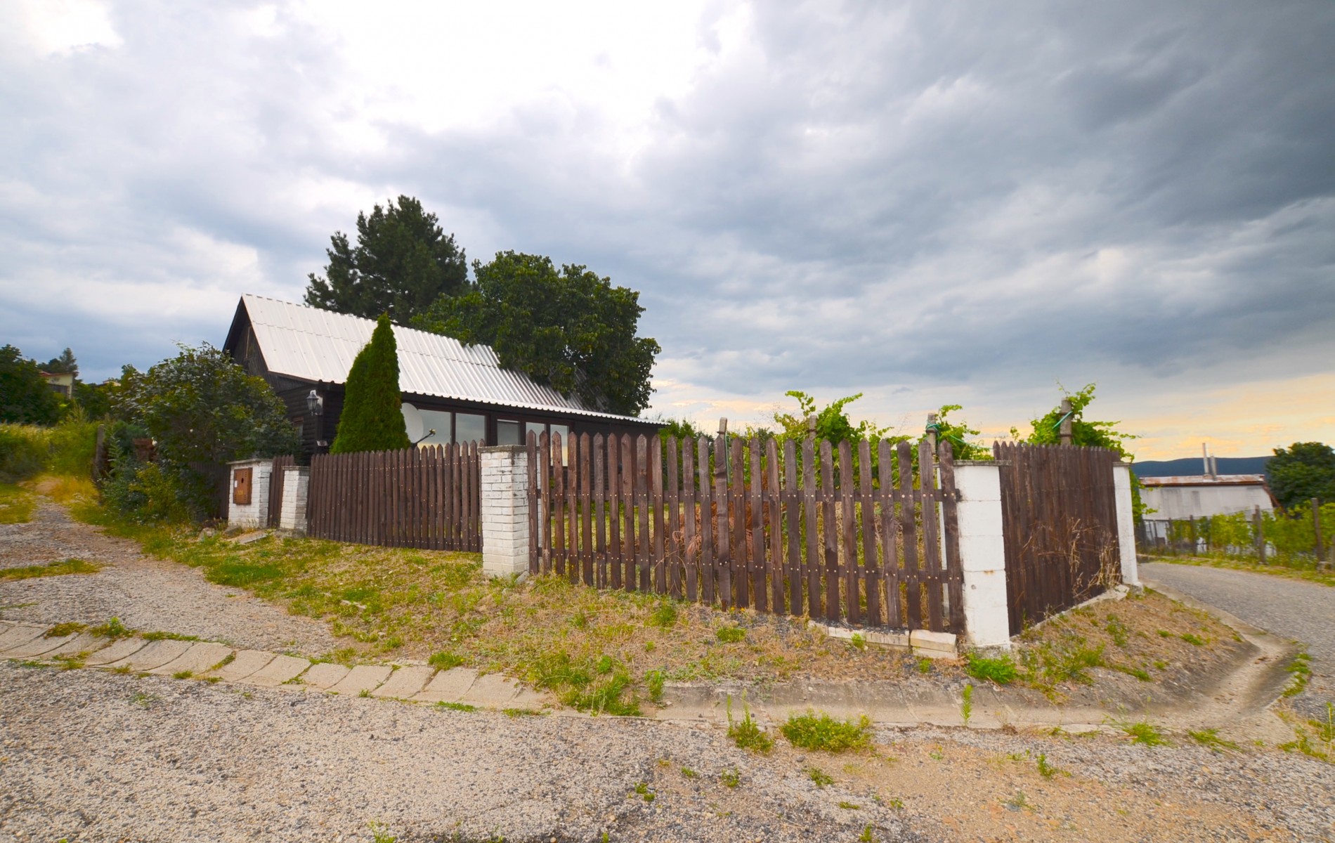 Viničný dom s krásnym pozemkom vo vyhľadávanej viničnej oblasti v Pukanci