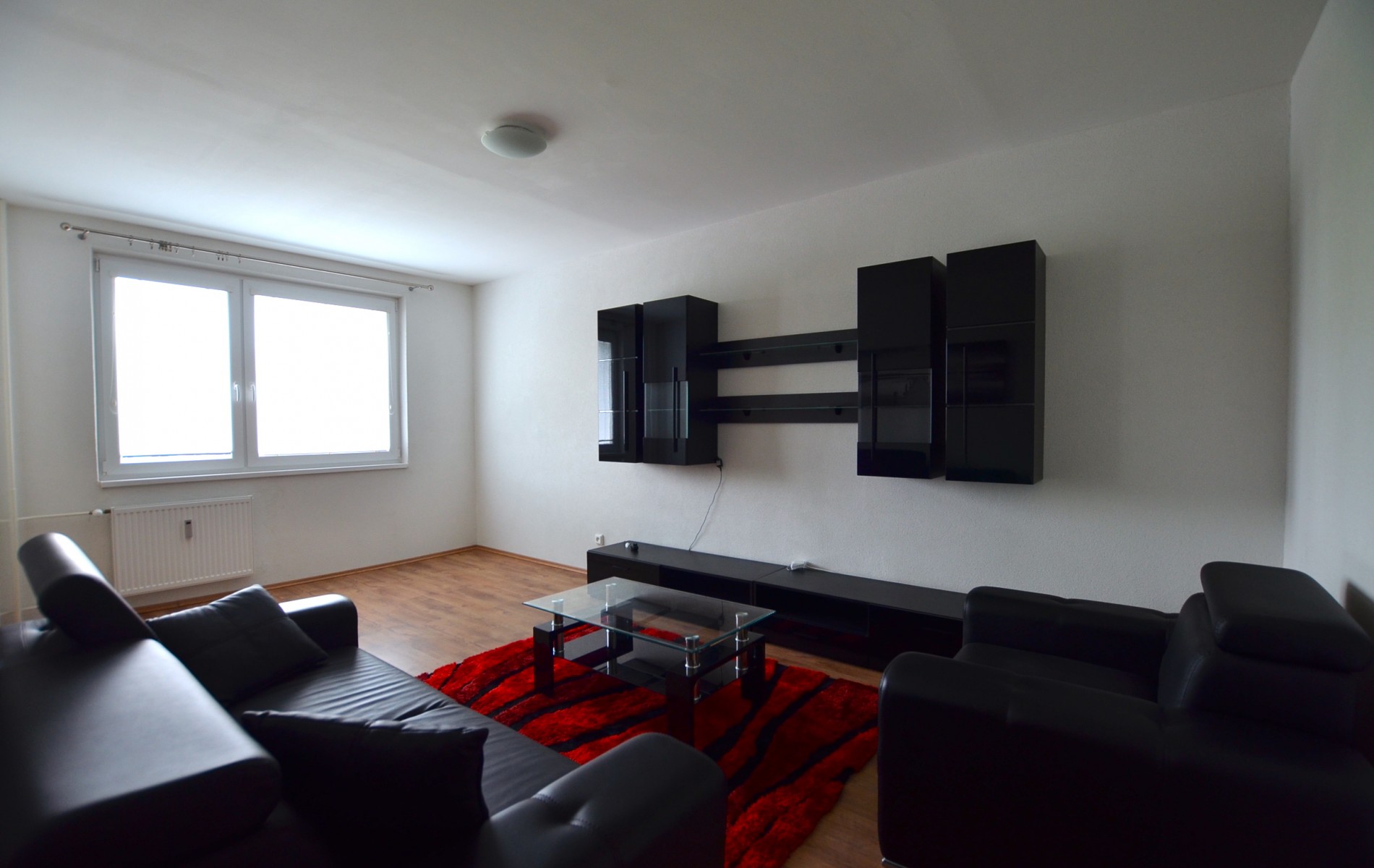 Na prenájom pekný 2 izbový byt s balkónom vo výbornej lokalite