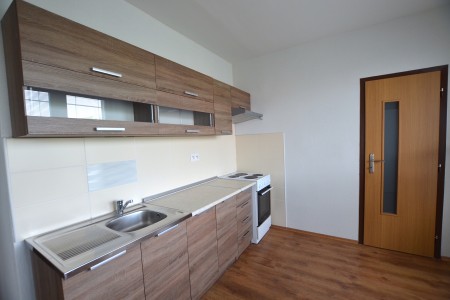 Na prenájom pekný 2 izbový byt s balkónom vo výbornej lokalite - DSC_8824_fa1c46135d028960d3bf628fcb802f50