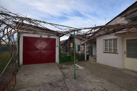 Rodinný dom v tichej časti obce Jur nad Hronom - DSC_8947_41b9f463352e44e232308b11033dde31