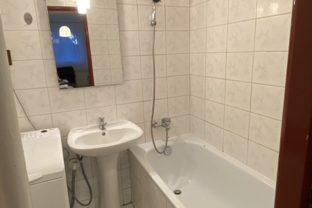 Na prenájom 2 izbový byt po rekonštruckii s balkónom - IMG-1014_bb1979d97140a3209ec3252812cb984b