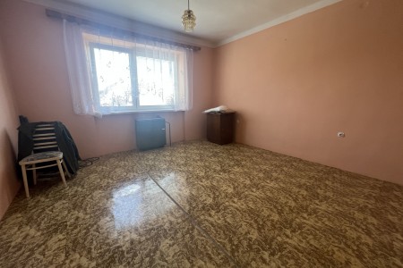 Rodinný dom s veľkým pozemkom v Janíkovciach mestská časť Nitra - IMG_0204_83443a1ec49e3ec5605aa8ef4d588788