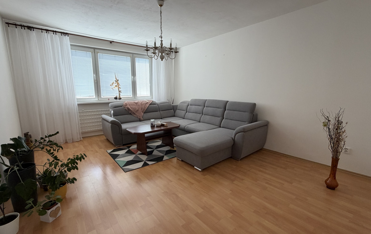 3 izbový byt s balkónom na prenájom Levice
