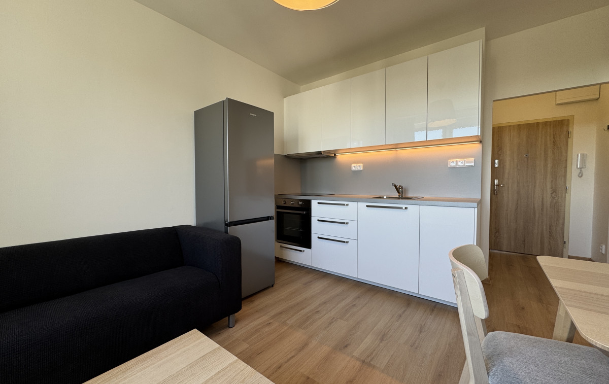 Na prenájom zrekonštruovaný 1 izbový byt s balkónom v centre mesta