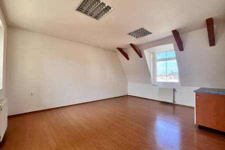 Na prenájom podkrovný byt v centre mesta - IMG_0291_e7f0bcf80dd1881ef26f72acacf30f9b