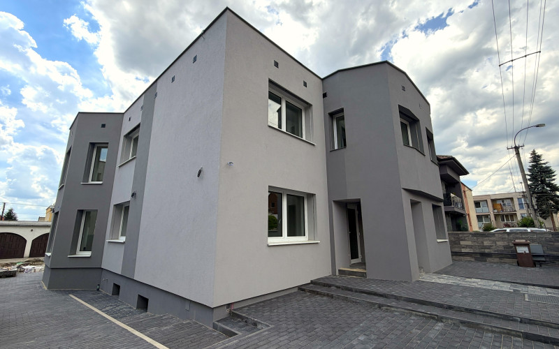 Exkluzívny rodinný dom po kompletnej rekonštrukcii,  dvojgaráž Levice