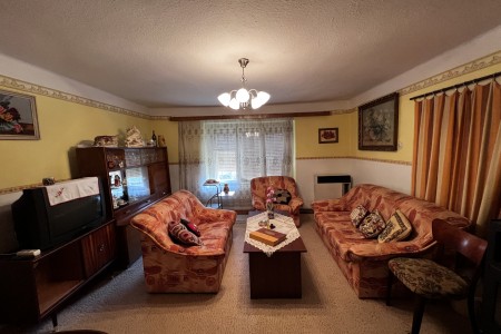 Na predaj rodinný dom so slnečným pozemkom v obci Ondrejovce - IMG_1720_f4d4eb15246a7876647fadfc5876854c