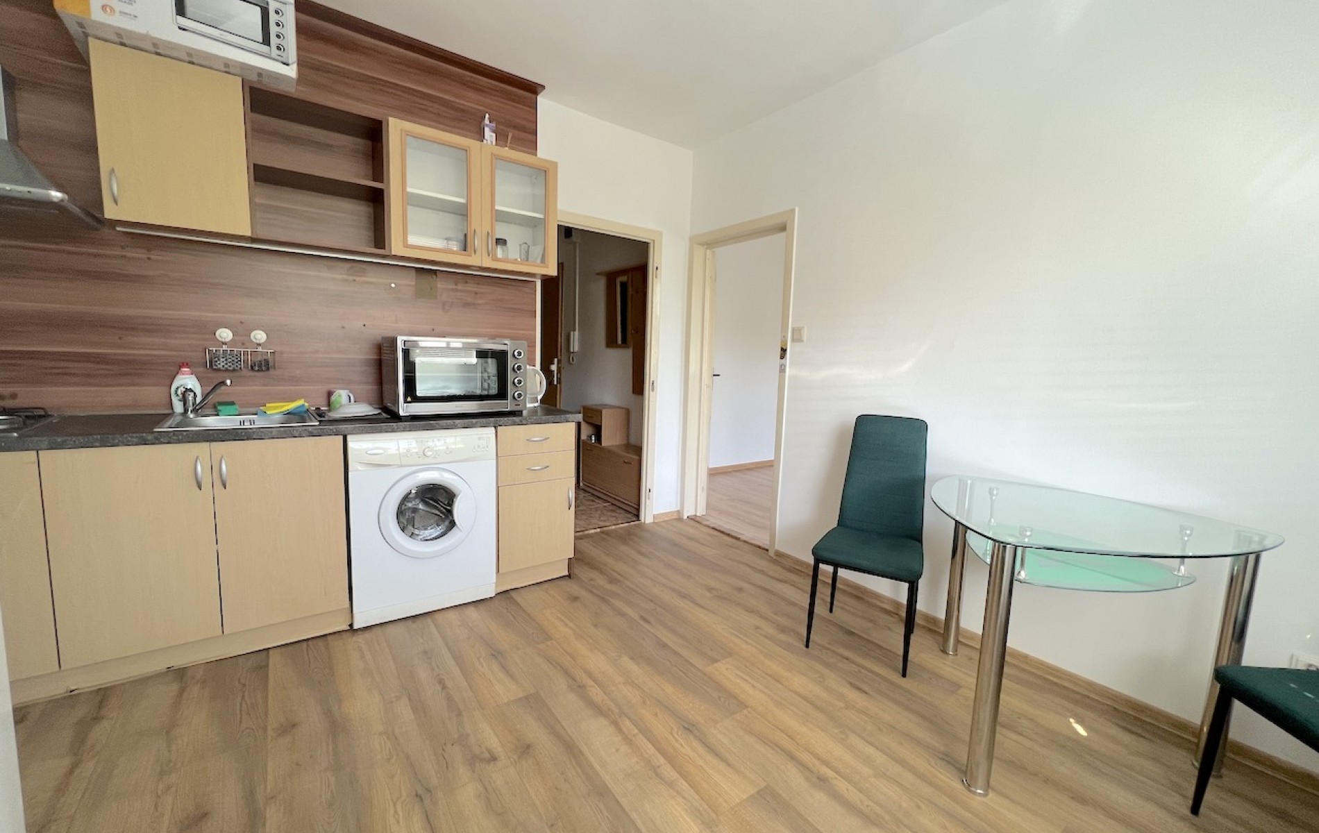 Na prenájom zariadený 1 izbový byt na Mochovskej ulici, Levice